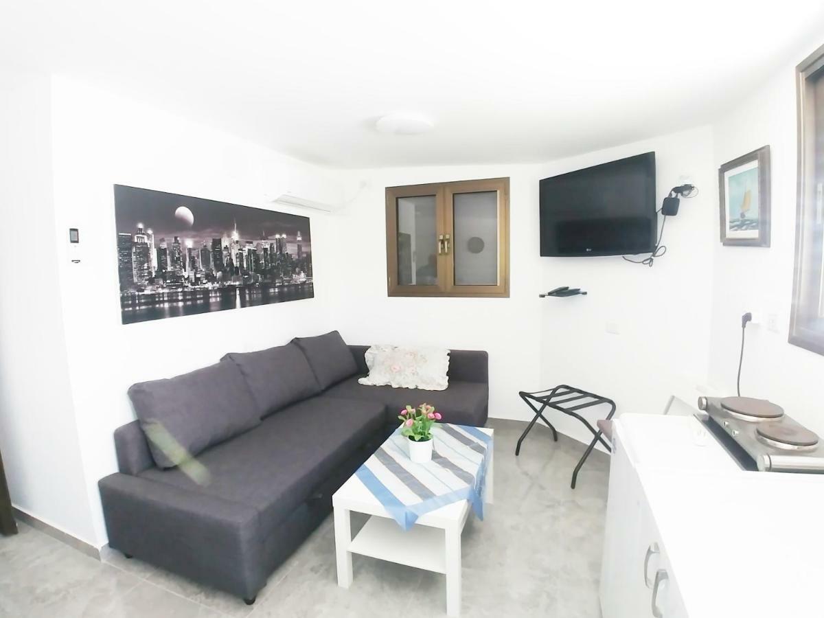 Carmela House Appartement Arad Buitenkant foto